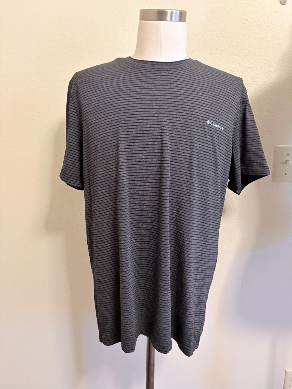 Columbia XL Charcoal Grey Striped Short-Sleeve Performance Tee